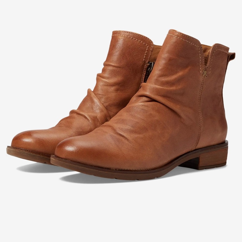 NIB Soft Beckie Boot, Luggage